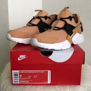 Brand New - W Nike Air Huarache City Low